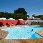 La En L'ile - 2 Piscines & מלון 3*
