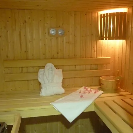 ホテル La En L'ile - 2 Piscines & ノワールムーティエ