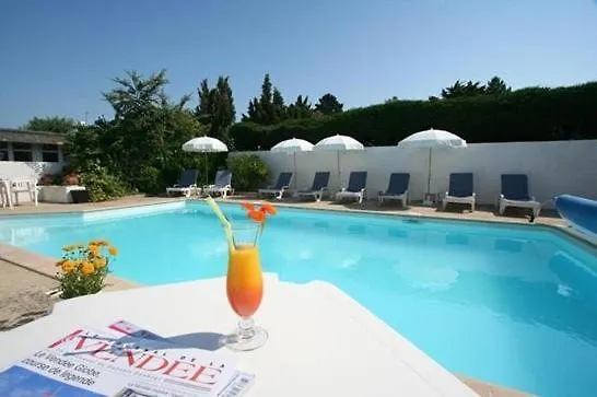 La En L'ile - 2 Piscines & ホテル