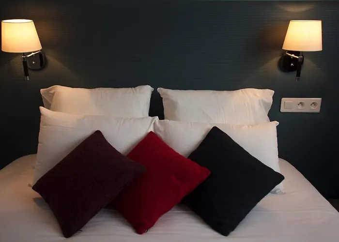 ホテル La En L'ile - 2 Piscines & ノワールムーティエ