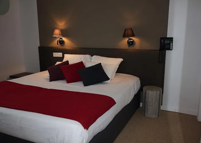 La En L'ile - 2 Piscines & ホテル ノワールムーティエ