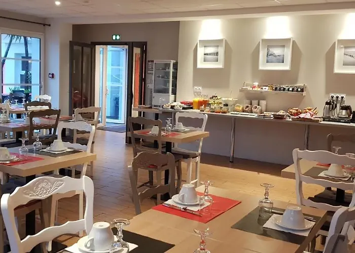 ホテル La En L'ile - 2 Piscines & ノワールムーティエ